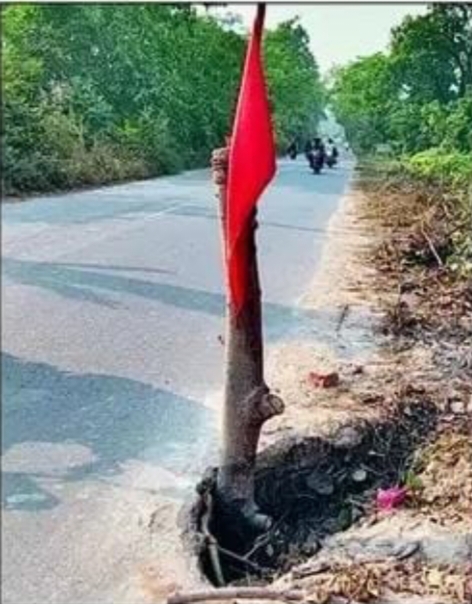 सड़क के किनारे बना होल, दुर्घटना की आशंका