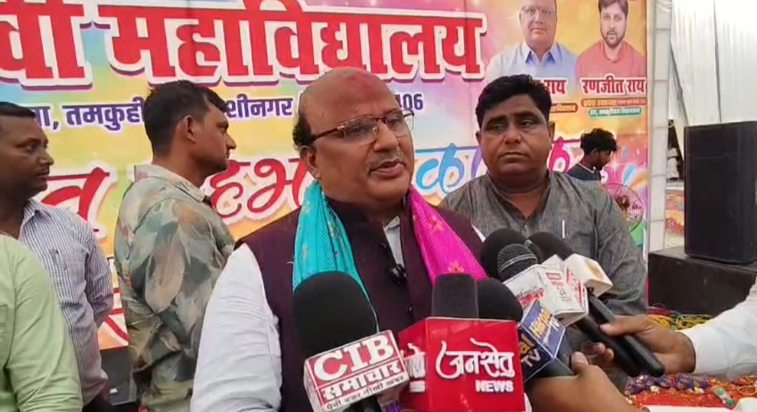 होली मिलन समारोह में खूब उड़े फूल व गुलाल वैष्णवी महाविद्यालय रामपुर राजा में आयोजित हुआ होली मिलन समारोह