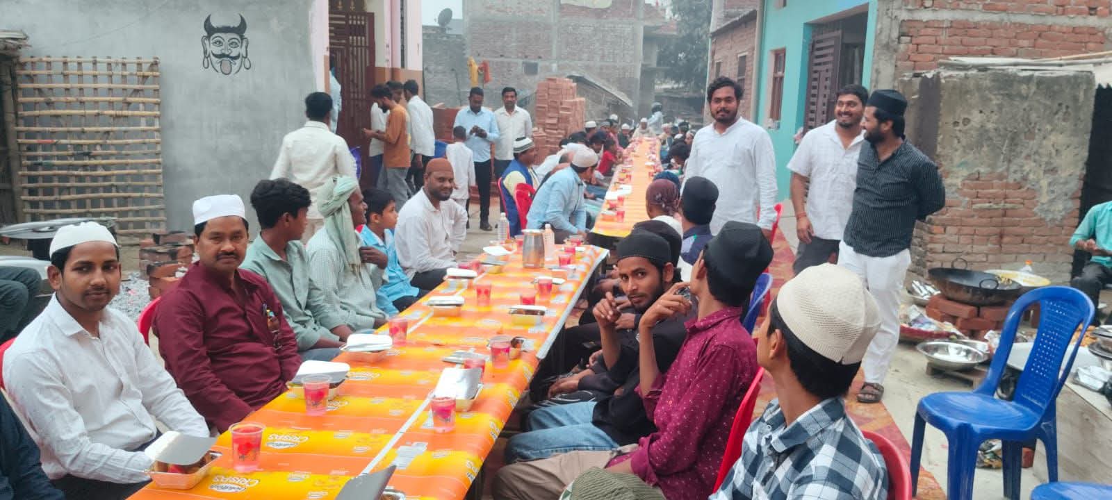 रोजा इफ्तार में दिखी गंगा-जमुनी तहजीब, मुल्क के लिए मांगी दुआए